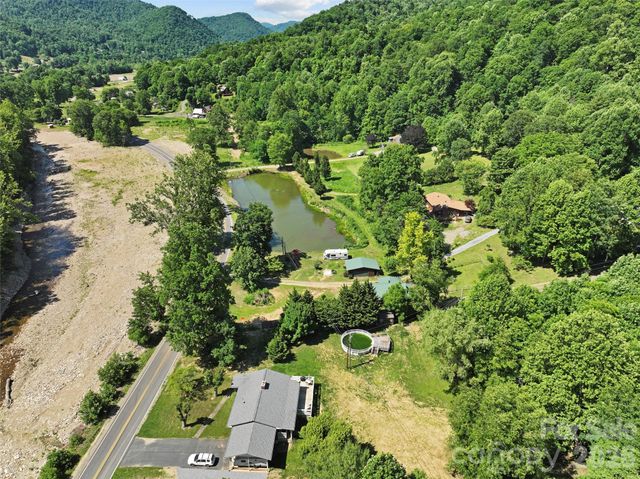 30 Clover Lane, Burnsville, NC 28714
