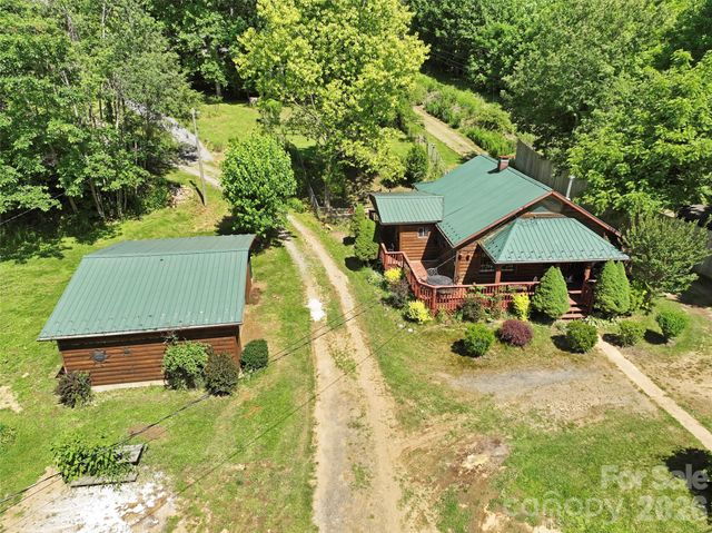 30 Clover Lane, Burnsville, NC 28714