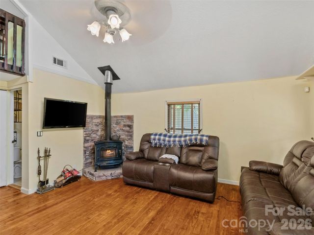 30 Clover Lane, Burnsville, NC 28714