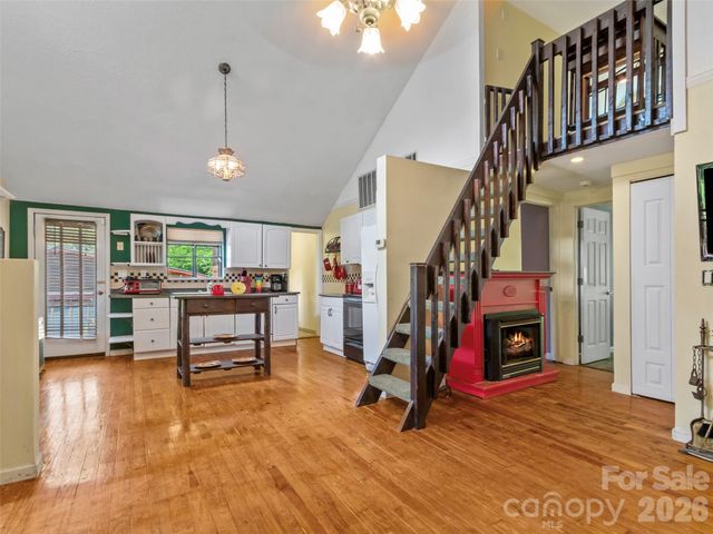 30 Clover Lane, Burnsville, NC 28714
