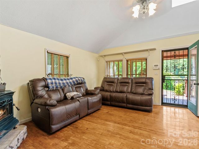 30 Clover Lane, Burnsville, NC 28714