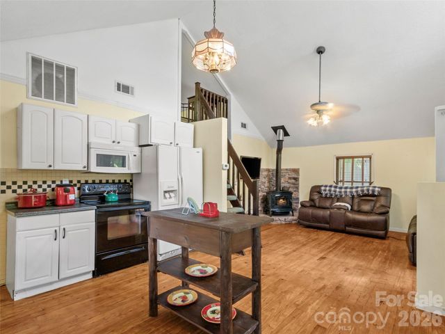 30 Clover Lane, Burnsville, NC 28714
