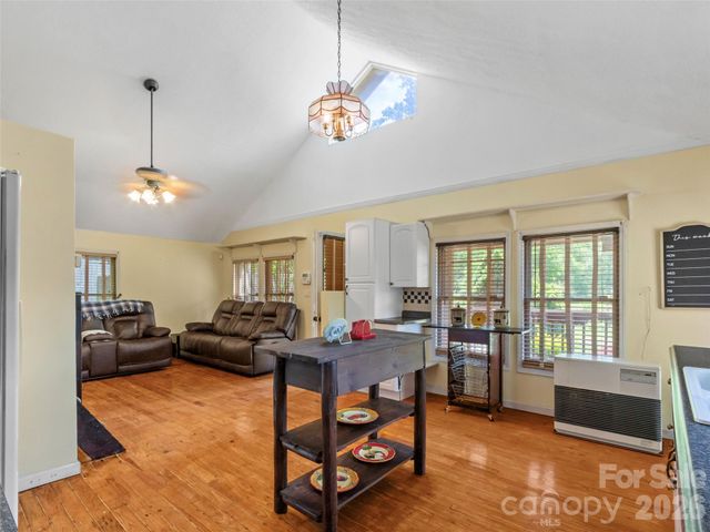 30 Clover Lane, Burnsville, NC 28714