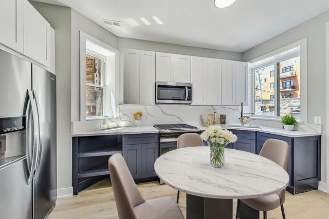 2818 W Fletcher Street 1, Chicago, IL 60618