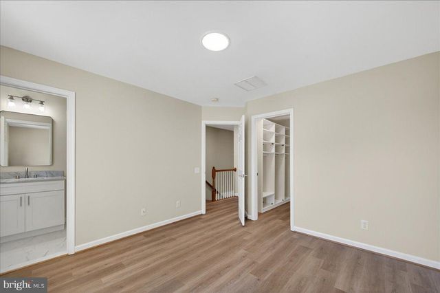 25484 AMBER GATE TER, Chantilly, VA 20152