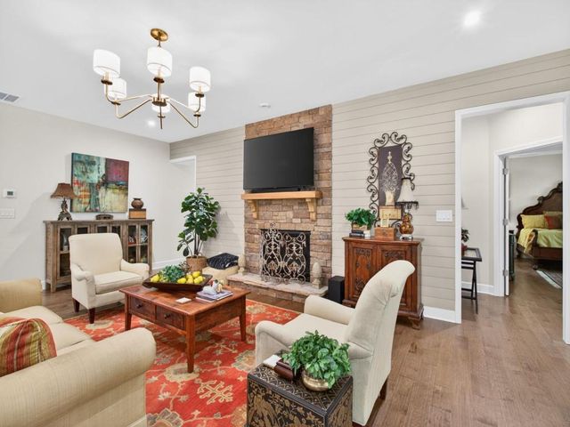 5645 Willow Springs Place, Hoschton, GA 30548