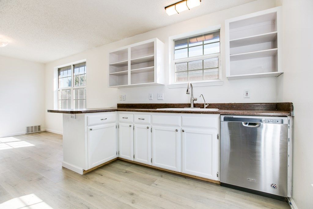 Image 12 of property listing at 1220 James Lane, San Angelo, TX 76905