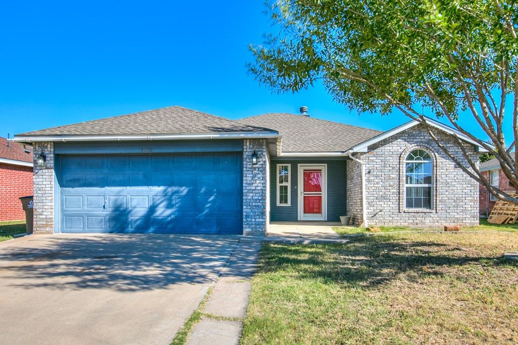 Image 3 of property listing at 1220 James Lane, San Angelo, TX 76905