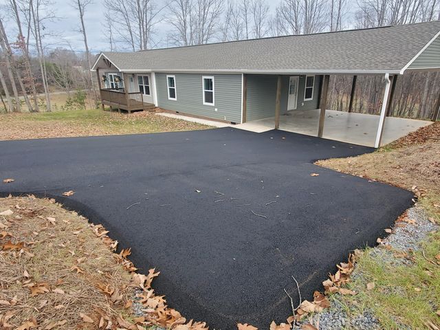 4924 Horseshoe Bend RD, Goodview, VA 24095