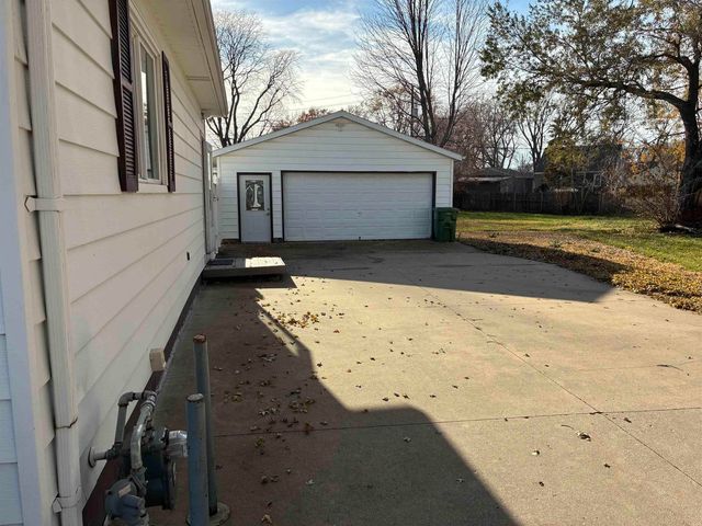 1114 Eleanor Drive, Waterloo, IA 50701