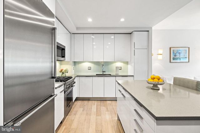 45 Sutton Sq SW Unit 1110, Washington, DC 20024