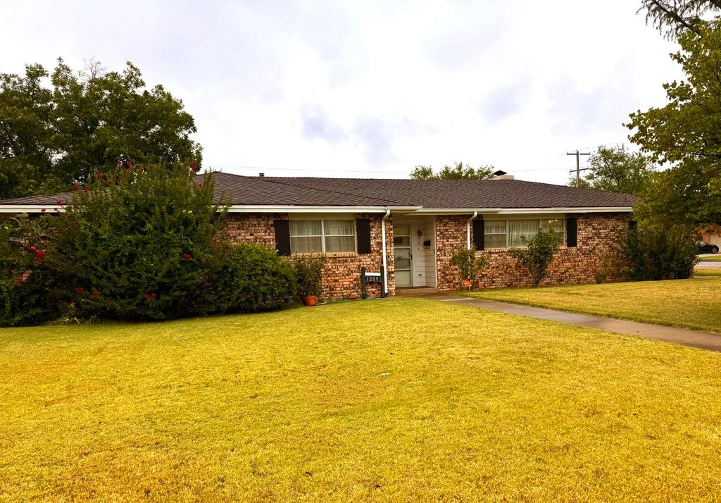 1209 Garland, Plainview, TX 79072