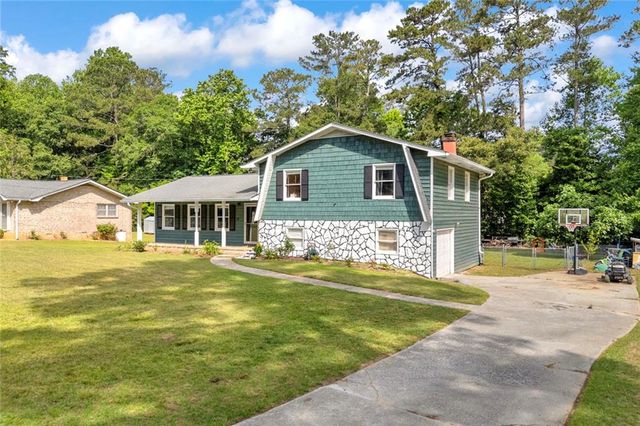 144 Zion Wood Road, Loganville, GA 30052