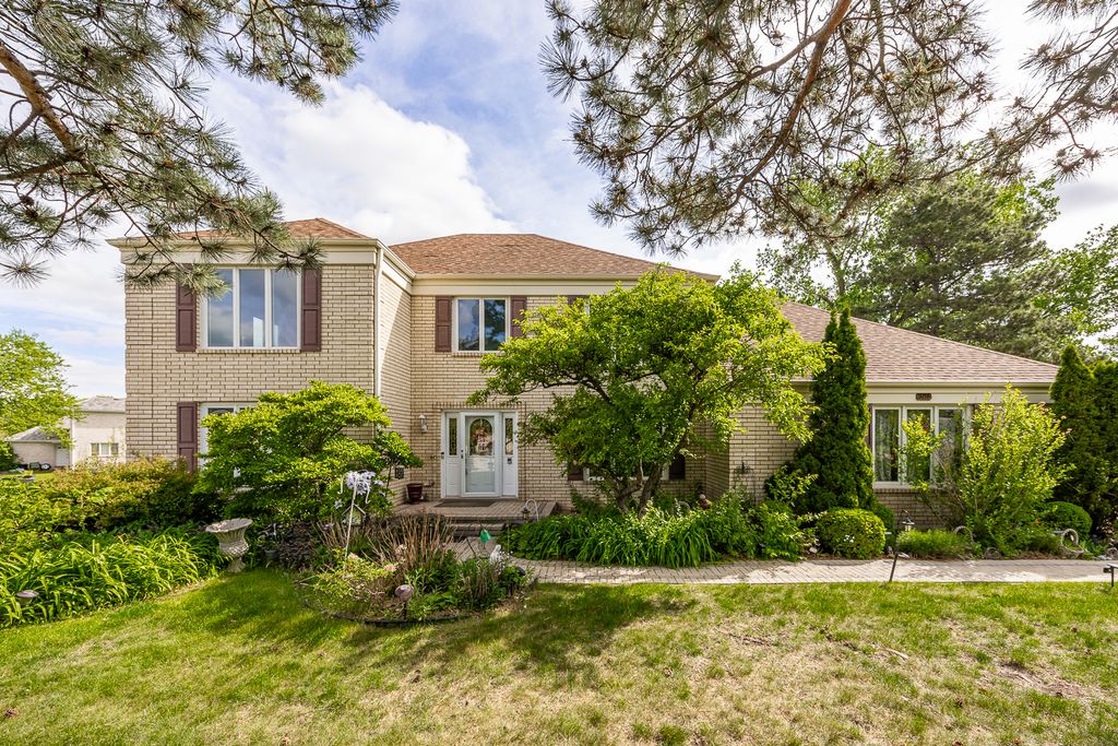 Image 1 of property listing at 306 Woodview Court, Oak Brook, IL 60523