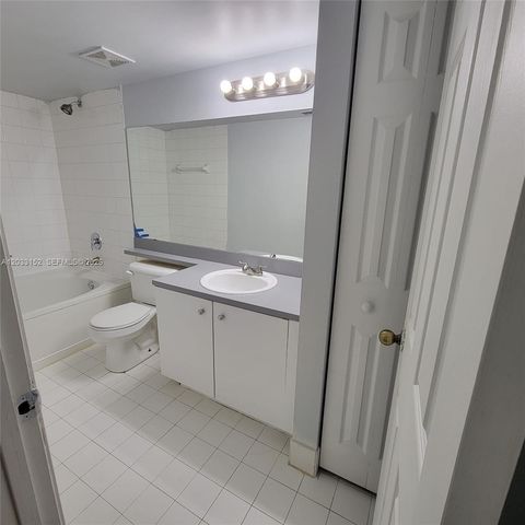 711 SW 111th Way 301, Pembroke Pines, FL 33025