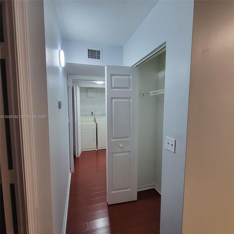 711 SW 111th Way 301, Pembroke Pines, FL 33025