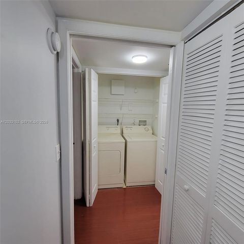 711 SW 111th Way 301, Pembroke Pines, FL 33025