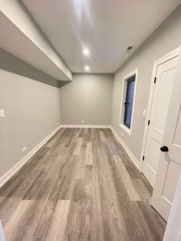 5420 W Belmont Street 2W, Chicago, IL 60641