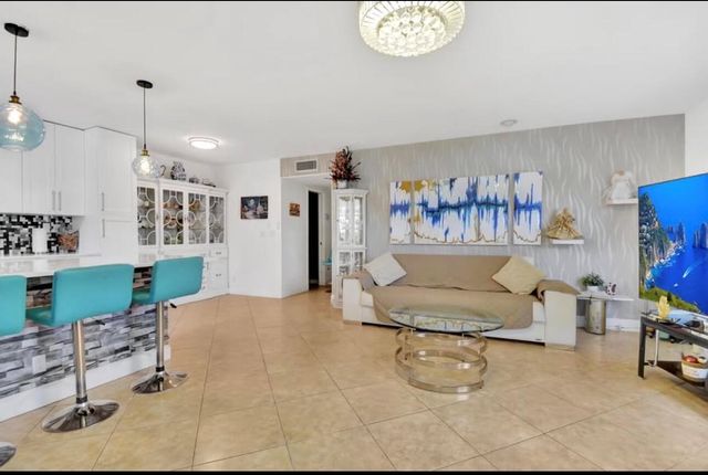 1232 Club Drive W D, Delray Beach, FL 33445