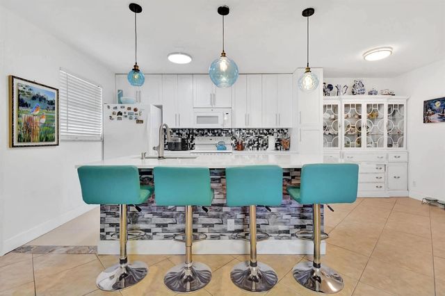 1232 Club Drive W D, Delray Beach, FL 33445