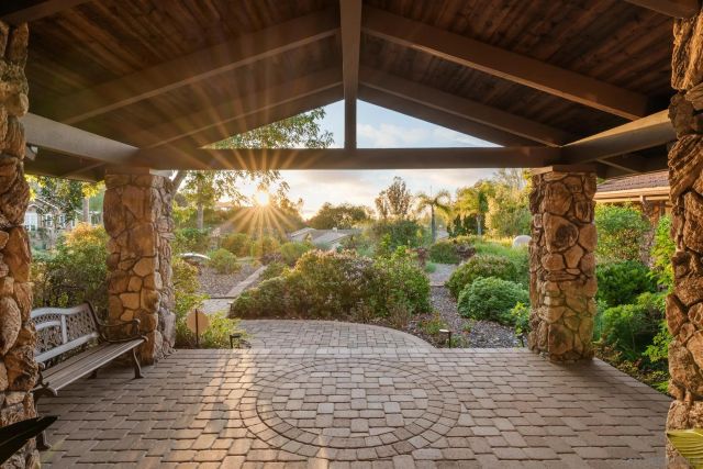 15943 Ranch Hollow Rd, Poway, CA 92064