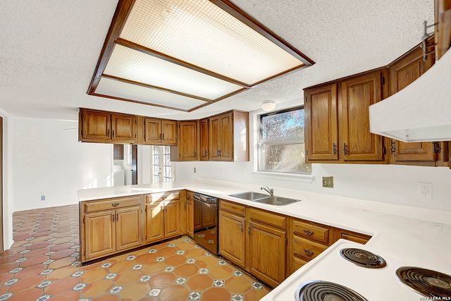 8542 Timberbriar St, San Antonio, TX 78250