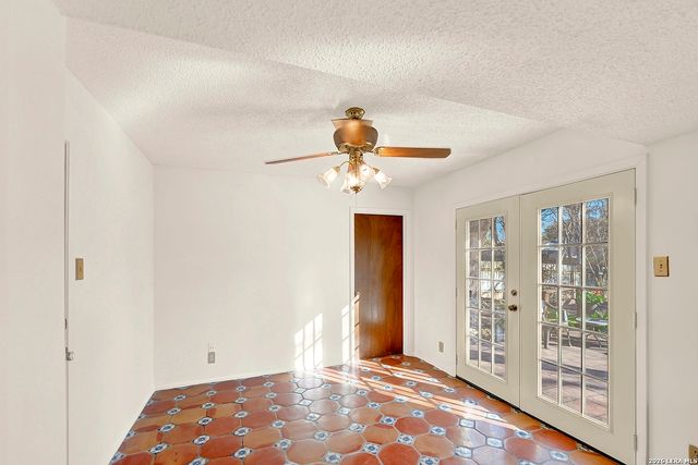 8542 Timberbriar St, San Antonio, TX 78250