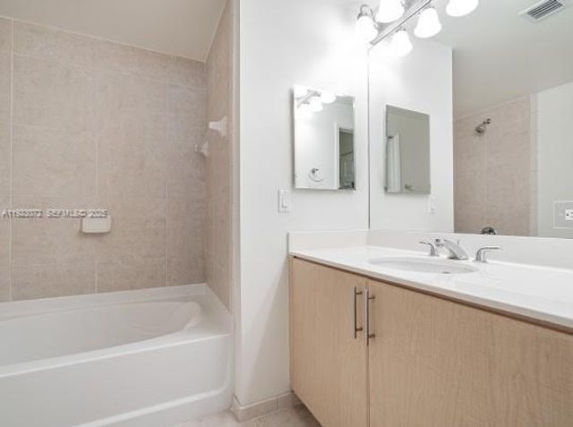 2421 NE 65th St 309, Fort Lauderdale, FL 33308