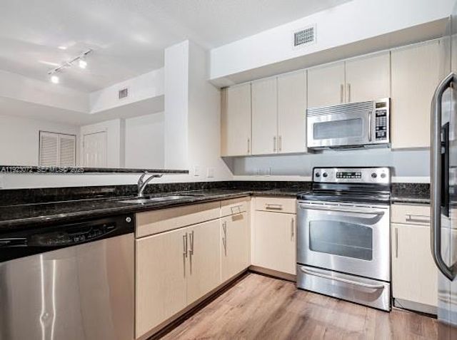 2421 NE 65th St 309, Fort Lauderdale, FL 33308