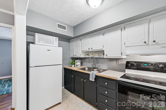 918 McAlway Road D, Charlotte, NC 28211
