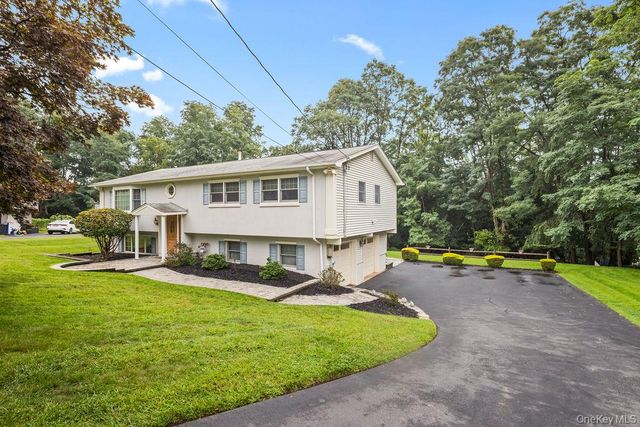 5 Newport Court, Suffern, NY 10901