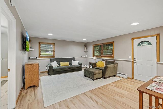 5 Newport Court, Suffern, NY 10901