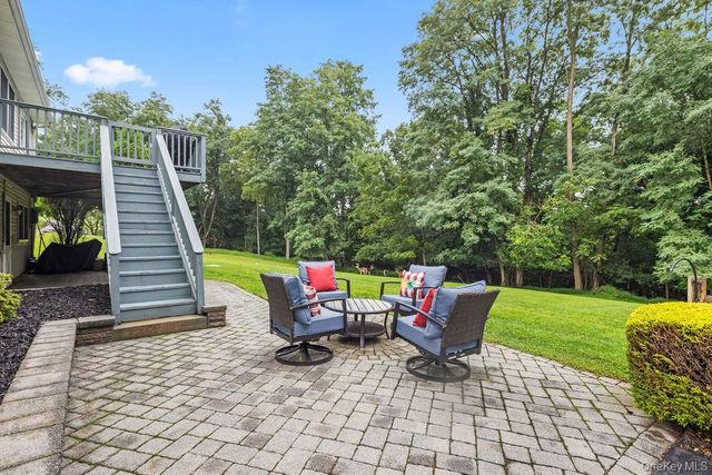 5 Newport Court, Suffern, NY 10901