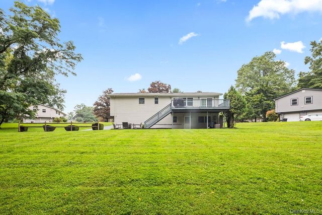 5 Newport Court, Suffern, NY 10901