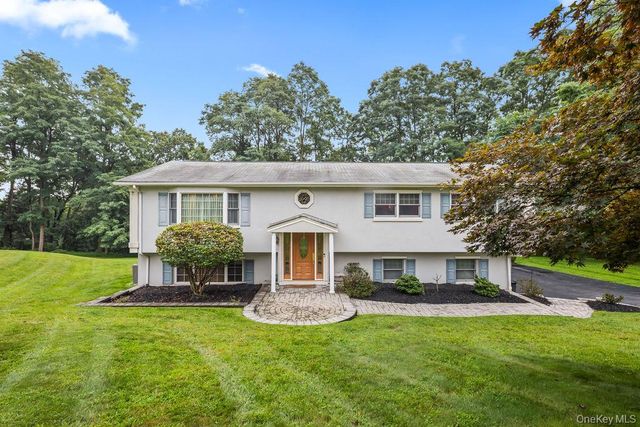 5 Newport Court, Suffern, NY 10901