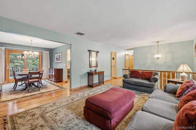 5 Newport Court, Suffern, NY 10901