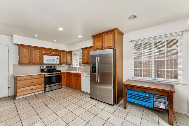 6316 Templeton Dr, Carmichael, CA 95608