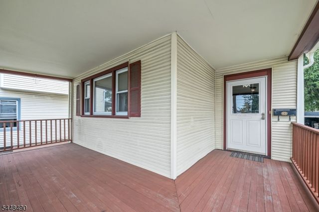 35 Park Ave, Dumont Boro, NJ 07628