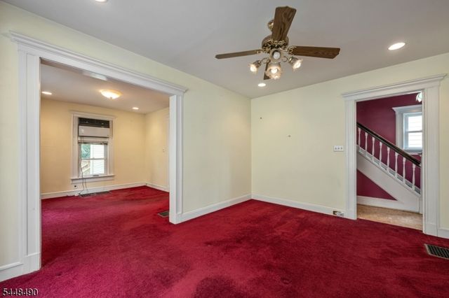 35 Park Ave, Dumont Boro, NJ 07628