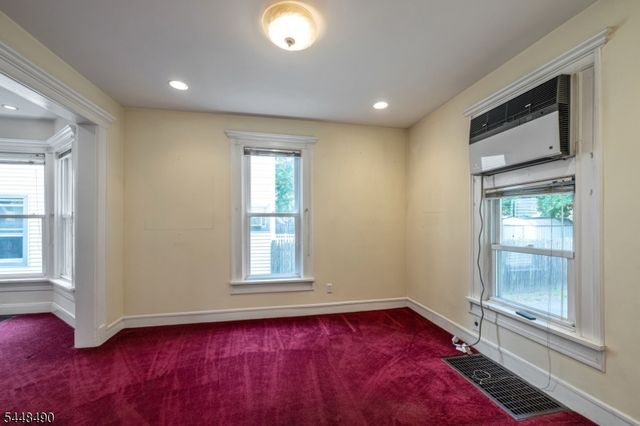35 Park Ave, Dumont Boro, NJ 07628