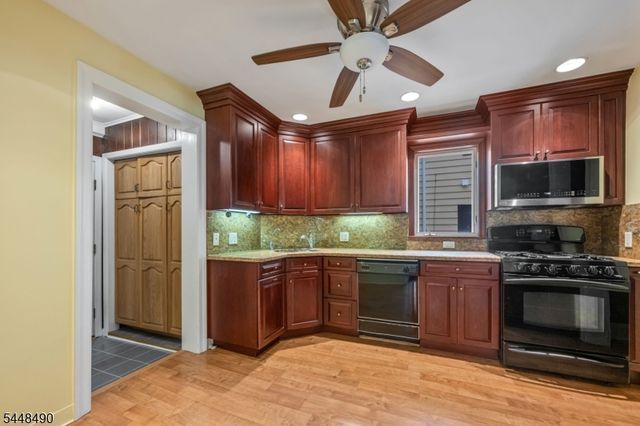 35 Park Ave, Dumont Boro, NJ 07628