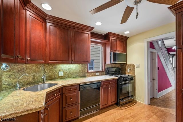 35 Park Ave, Dumont Boro, NJ 07628