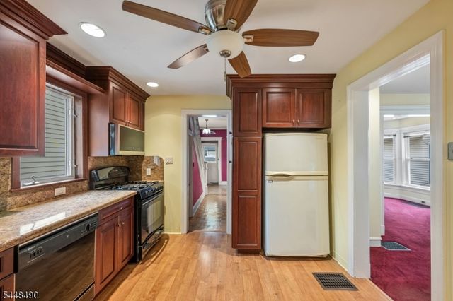 35 Park Ave, Dumont Boro, NJ 07628