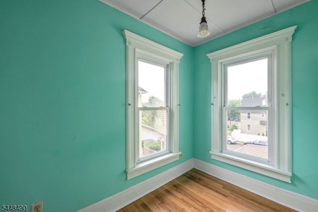 35 Park Ave, Dumont Boro, NJ 07628