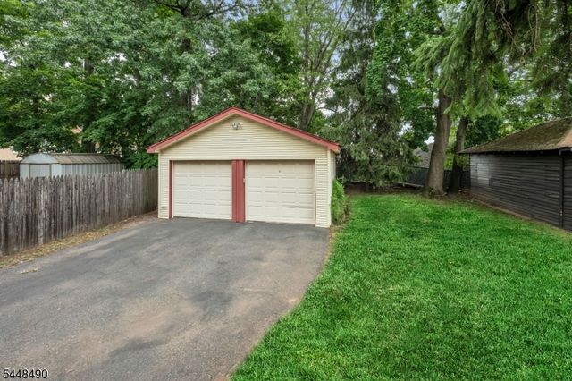 35 Park Ave, Dumont Boro, NJ 07628