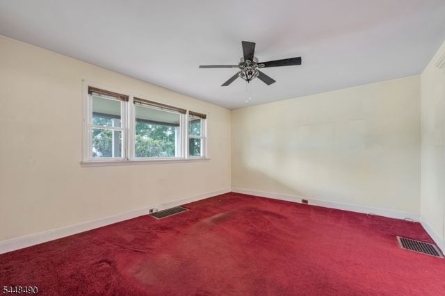 35 Park Ave, Dumont Boro, NJ 07628