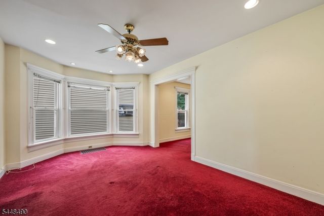 35 Park Ave, Dumont Boro, NJ 07628