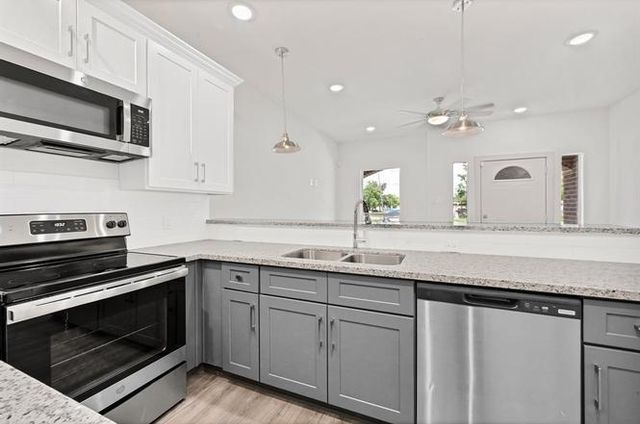 5025 Mallow Street A and B, Houston, TX 77033