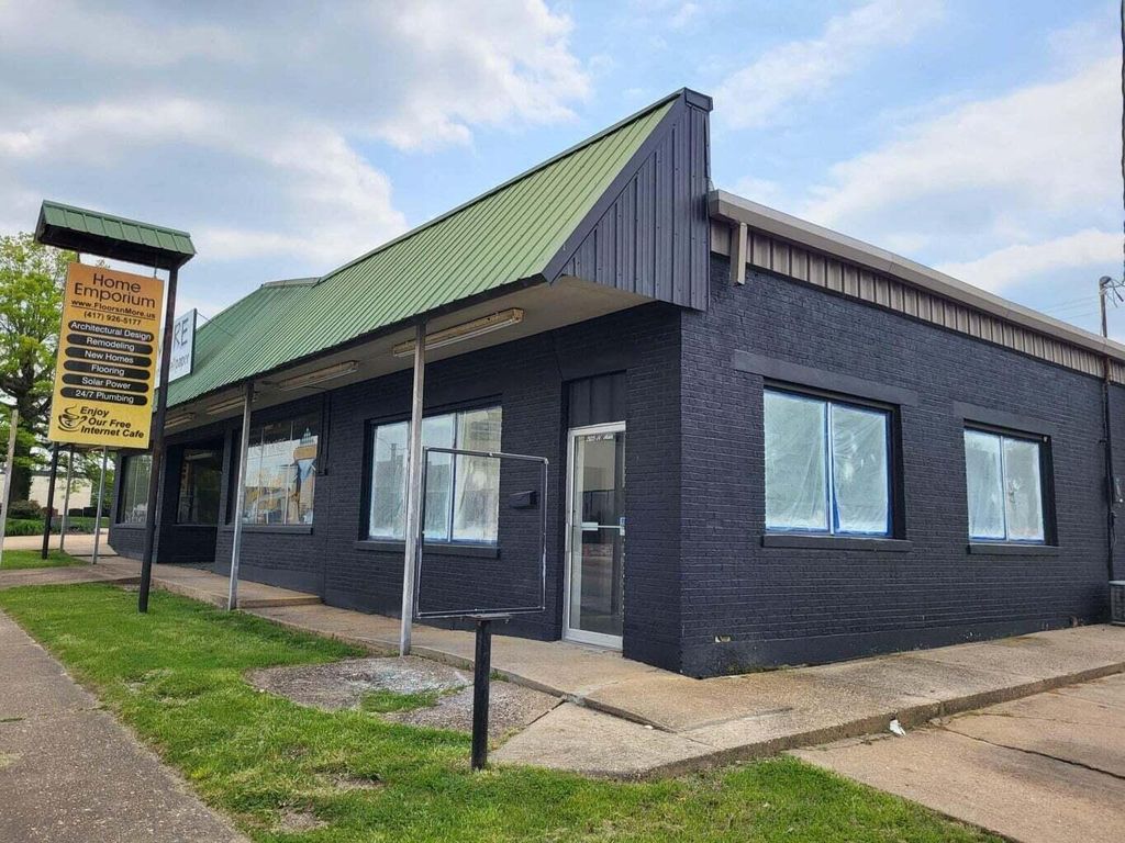 323 N Main Street, Mountain Grove, MO 65711