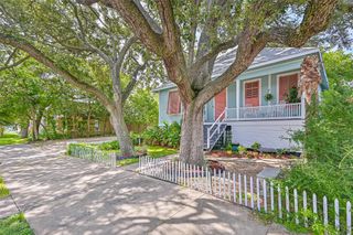 3330 Avenue Q 1/2, Galveston, TX 77550